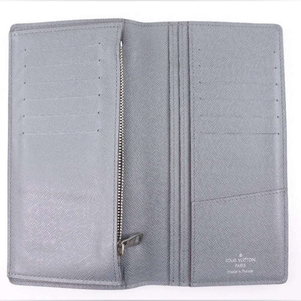 RARE LOUIS VUITTON Grey Taiga Brazza (Unisex) Bifold Long Wallet (EUC)